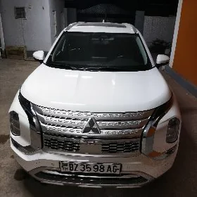 Mitsubishi Outlander 2023