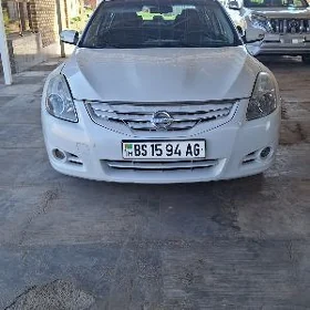 Nissan Altima 2011