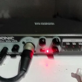 Phones m audio