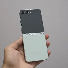 Samsung Z Flip 5. 8/256