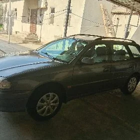 Toyota Avensis 2002