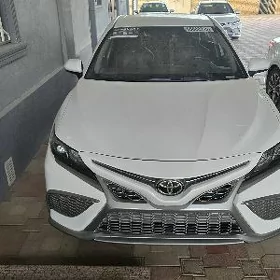 Toyota Camry 2021