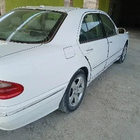 Mercedes-Benz E320 2001