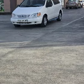 Toyota Sienna 2002