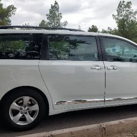 Toyota Sienna 2016