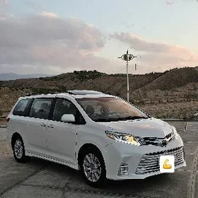 Toyota Sienna 2019