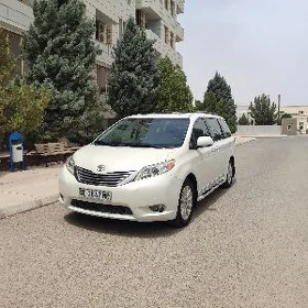 Toyota Sienna 2012