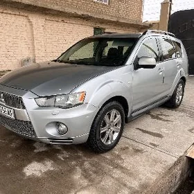 Mitsubishi Outlander 2011