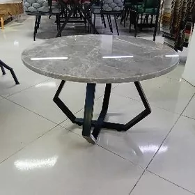 Mramor źurnal stol tegelek