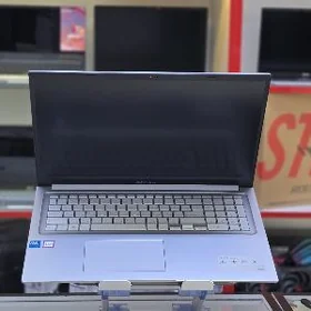 ASUS ULTRA7/16RAM/1TB SSD