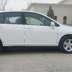 Nissan Versa 2011