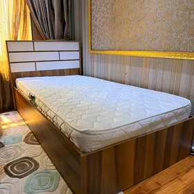 кровать