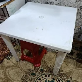стол пластмассовый