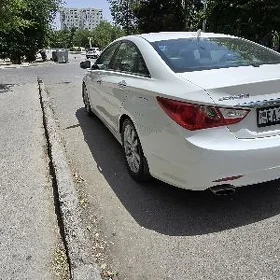 Hyundai Sonata 2011