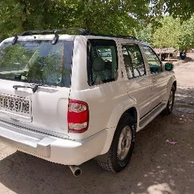 Infiniti QX4 2000