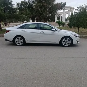 Hyundai Elantra 2022