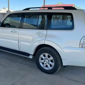 Mitsubishi Pajero 2016