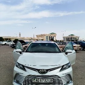 Toyota Camry 2019