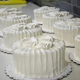 Tort kömekçi