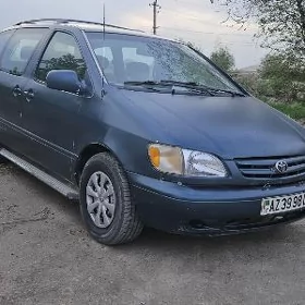 Toyota Sienna 2003