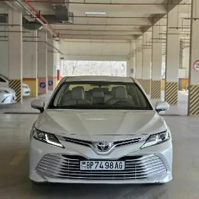 Toyota Camry 2021