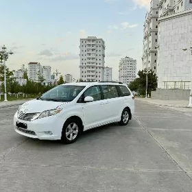 Toyota Sienna 2011