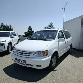 Toyota Sienna 1999
