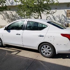 Nissan Versa 2012