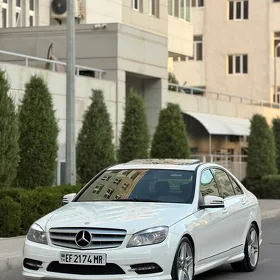 Mercedes-Benz C300 2011