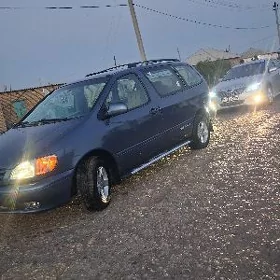 Toyota Sienna 1999