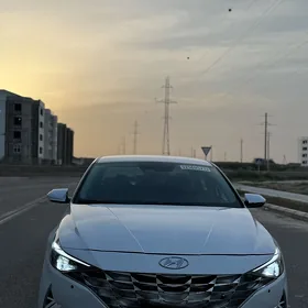Hyundai Elantra 2022