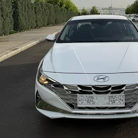 Hyundai Elantra 2022