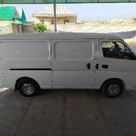 Nissan Urvan 2004