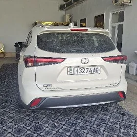 Toyota Highlander 2021