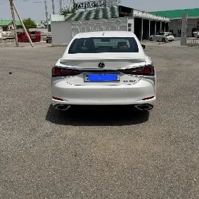 Lexus ES 350 2022