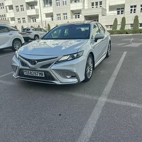 Toyota Camry 2021
