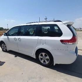 Toyota Sienna 2011