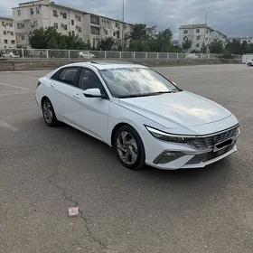 Hyundai Elantra 2025