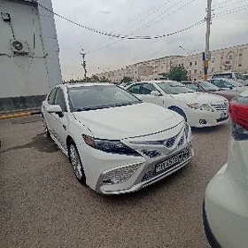 Toyota Camry 2021