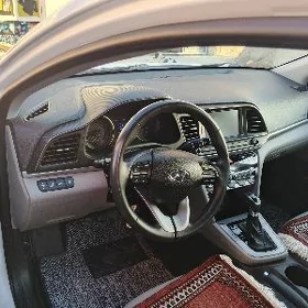 Hyundai Elantra 2020