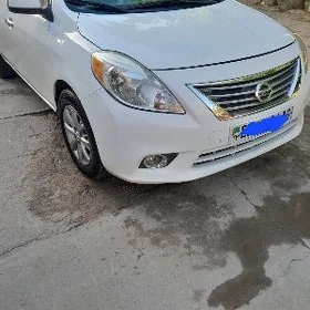 Nissan Versa 2012