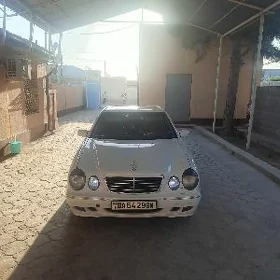 Mercedes-Benz E320 2000