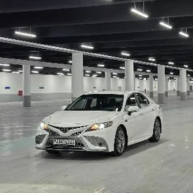Toyota Camry 2021