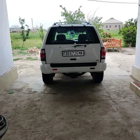 Nissan Pathfinder 2000