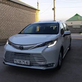 Toyota Sienna 2023