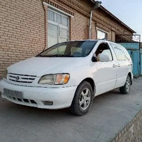 Toyota Sienna 2001