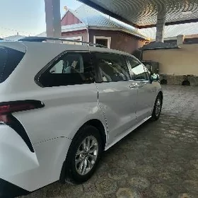 Toyota Sienna 2022