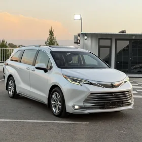 Toyota Sienna 2024