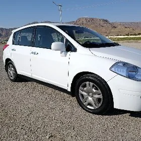 Nissan Versa 2011