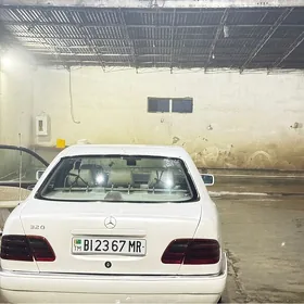 Mercedes-Benz E320 1996